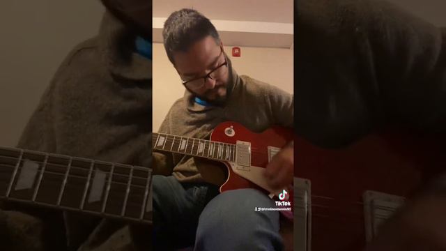 Squier wide range vs epiphone probuckers vs tv Jones classics смотреть онлайн