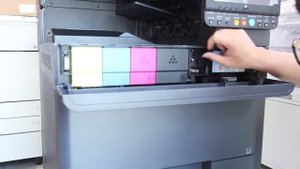 KYOCERA  TASKalfa 2552ci - 수동으로 토너커버 열기