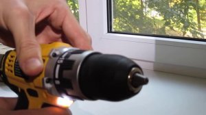 Как зарядить смартфон от шуруповёрта  DEKO? Распаковка и обзор.