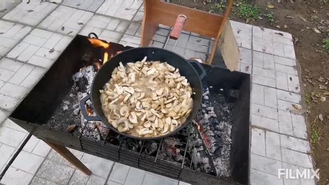 ЖУЛЬЕН НА МАНГАЛЕ В ЧУГУННОЙ СКОВОРОДЕ