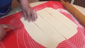 Сигареты из слоёного теста с орехами