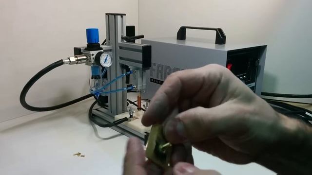 Приварка латунных шпилек. Конденсаторная сварка FARADAY CD 700 (Фарадей). смотреть онлайн