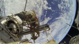 Пузыри воздуха в "космосе" у МКС. Преподносят их как НЛО.