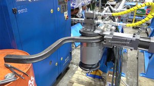 Бездорновая гибка квадратной трубы 40х40х2 мм на автоматическом трубогибе MASTER.3Х