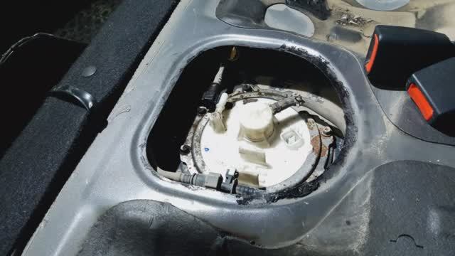 Замена топливного фильтра, бензонасоса на Хендай Солярис.