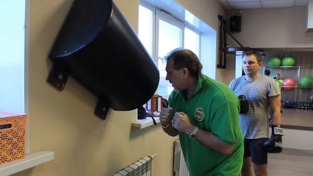 Отработка удара снизу на настенной подушке смотреть онлайн