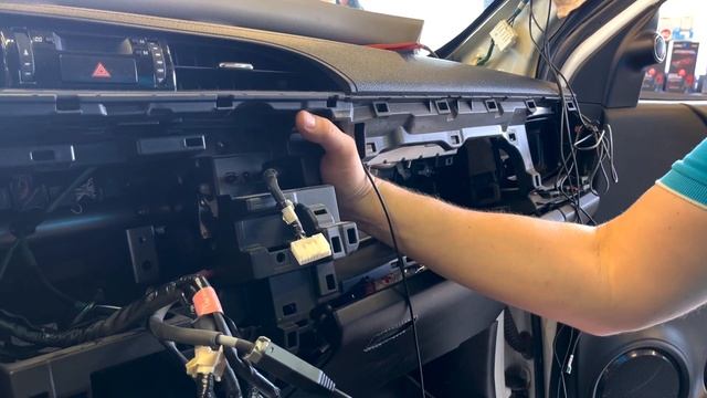 Установка магнитолы TEYES на Toyota Hilux Pick Up AN120 2015-2020 смотреть онлайн