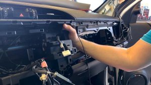 Установка магнитолы TEYES на Toyota Hilux Pick Up AN120 2015-2020