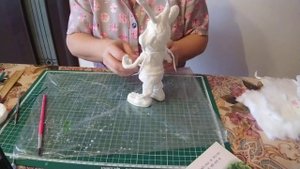 Ватная игрушка Зайка дачник. Мастер класс. Часть 5.