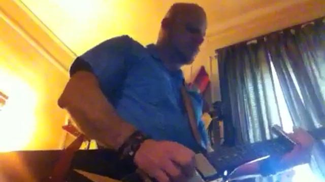 Open A slide on Flying V смотреть онлайн