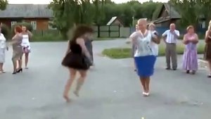 `Я ТАНЦУЮ И ПОЮ, И МНЕ ВСЁ ДО ЛАМПОЧКИ !`