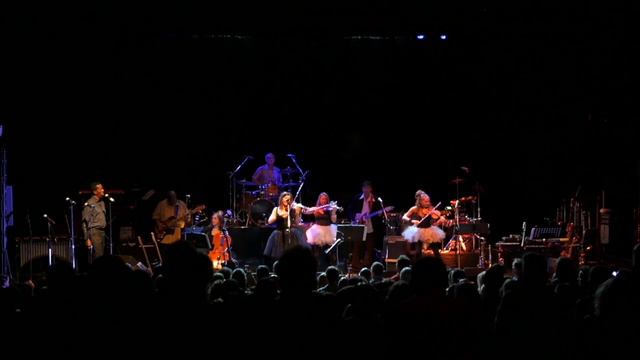 How to rock a violin: Susan Voelz Quartet performs the outro of Prince's song '17 Days'. смотреть онлайн