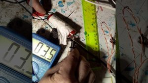 Заряжаю аккумулятор 18650 внешним напряжением 5.6 Вольт