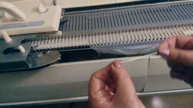 Вяжем тапочки на вязальной машине. смотреть онлайн