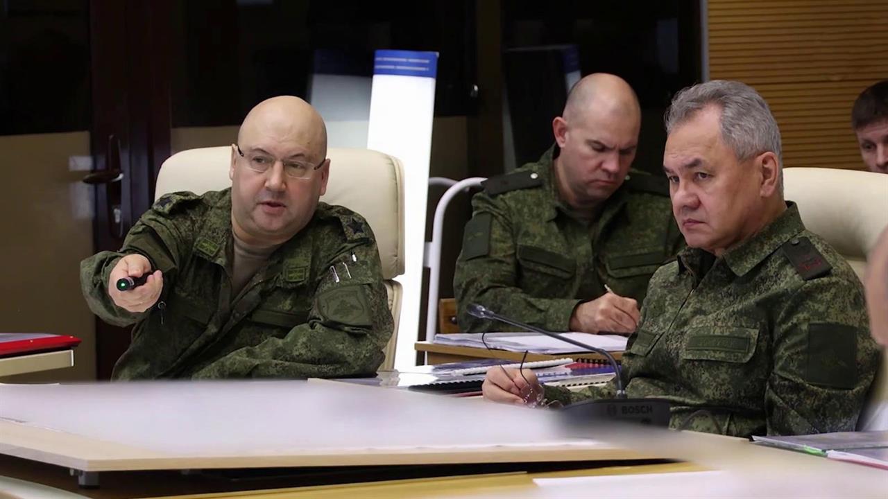 Глава МО РФ С. Шойгу провел совещание с командующими группировками войск, которые участвуют в СВО.
