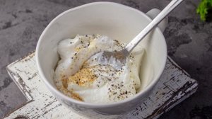 Турецкая яичница Чылбыр с йогуртом