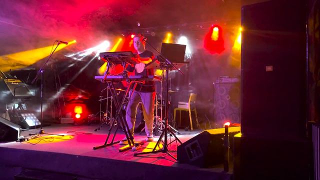 Juhanen - К мечтам (To dreams) || живое исполнение (synthwave live perfomance) смотреть онлайн