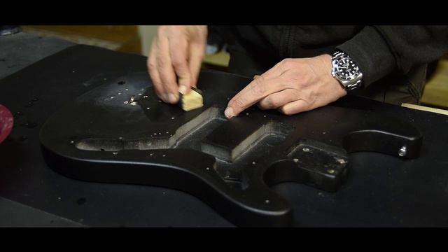 Stratocaster fret leveling - Mike's Guitar Workshop смотреть онлайн