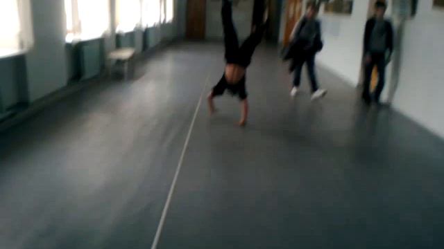 Хожу на руках) смотреть онлайн