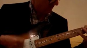 Hank Marvin playing on Miss Daisy at Jean-Pierre Danel's home - Part 1