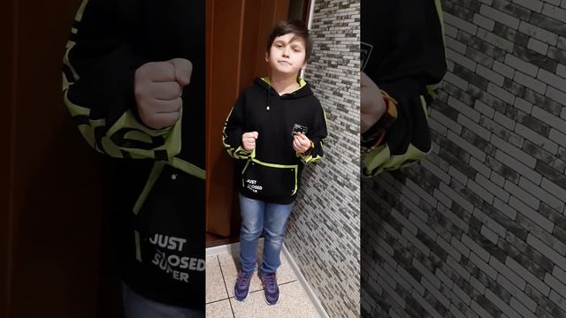 "Она случайно уронила ложку..." смотреть онлайн