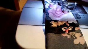 Резинка для волос из обрезков ткани.