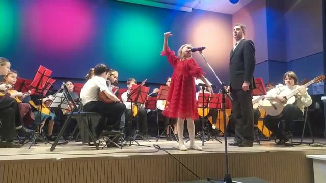 Давид Самойлов " Гитары". Читает Марта Тии. 22.12.22 Новый год в Муз школе им. Даргомыжского. смотреть онлайн