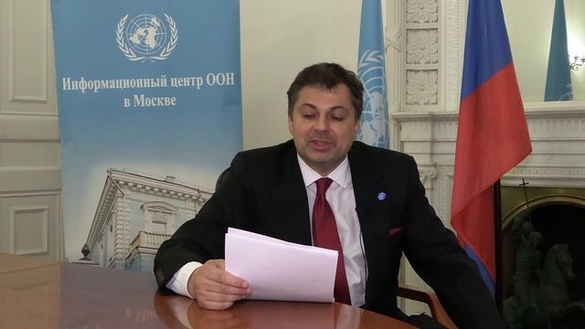 Владимир Кузнецов читает сказку Владимира Сутеева "Яблоко"