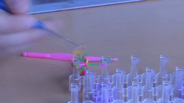 Плетение браслета из резинок на станке для начинающих смотреть онлайн