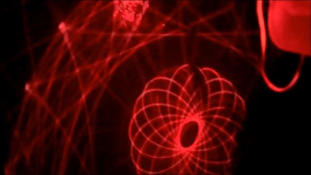 Спирограф своими руками (рисуем лазером фигуры) смотреть онлайн