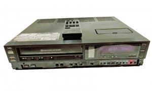 Видеомагнитофон Sanyo модель VHR 1550 с пультом ДИСТАНЦИОННОГО управления, 1986-год--Япония