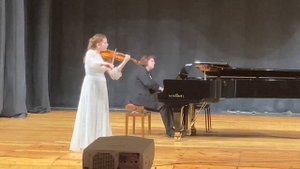 Чайковский «Русский танец», Дварионас «Элегия». Исполняет Ключина Ольга