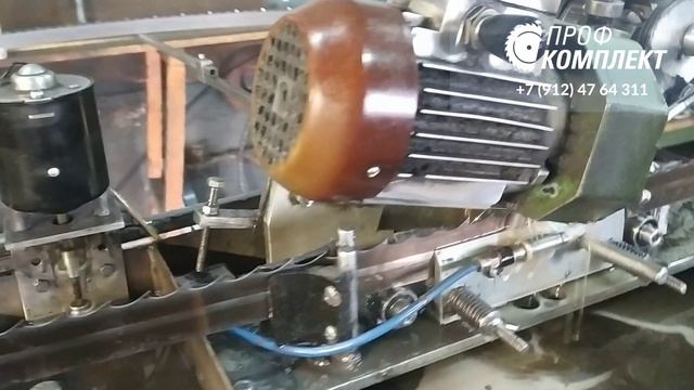 Станок для заточки ленточных пил АЗУ-09 в работе в нашем заточном цеху г. Челябинск - "Профкомплект"