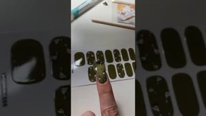 Нанесение лаковых полосок