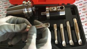 Расточная головка c набором резцов BT50 (iso50)