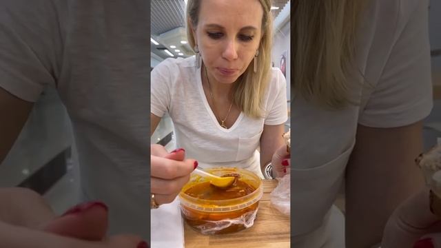 УЛИЧНАЯ ЕДА В ПИТЕРЕ. ПЕРЕКУС ЗА 99₽ СОЛЯНКА + ПИРОЖОК С МЯСОМ смотреть онлайн