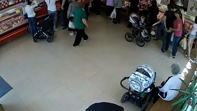 Харьков, Алексеевка, воры в магазине на школьной 26 05 16 смотреть онлайн