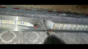 НАТЯНУЛ С ЖЕНОЙ ПОТОЛОК НА ДАЧЕ С КОНТУРНОЙ ПОДСВЕТКОЙ.