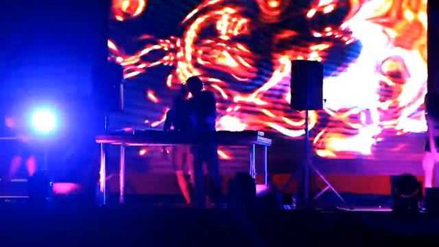 Dj Leonid Rudenko Set. День молодежи 2012 г.Энгельс (Dancers: Yulya And Tanya)