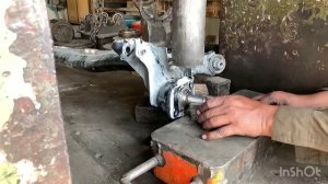 Выпрямить кривую ось автомобиля Honda, что очень сложно и удивительно