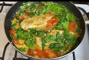 Сочная куриная грудка со шпинатом и помидорами - ПП рецепт
