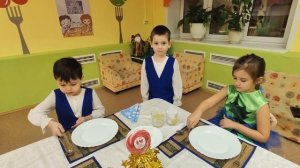 Дошколята: учимся сервировать стол.