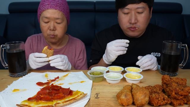 청년피자 고구마 크러스트 추가한 페퍼로니 피자와 닭다리 치킨 먹방!! Pepperoni Pizza  Chicken - Mukbang eating show