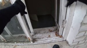 Штурм заброшенного дома маньяка. Он здесь не один. Что было в сумке