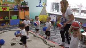 Физкультурное занятие в 1 младшей группе. Воспитатель Мамыкина З.И., детский сад №9, г.Ялуторовск