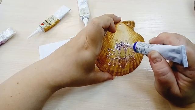 Точечная роспись ракушки 