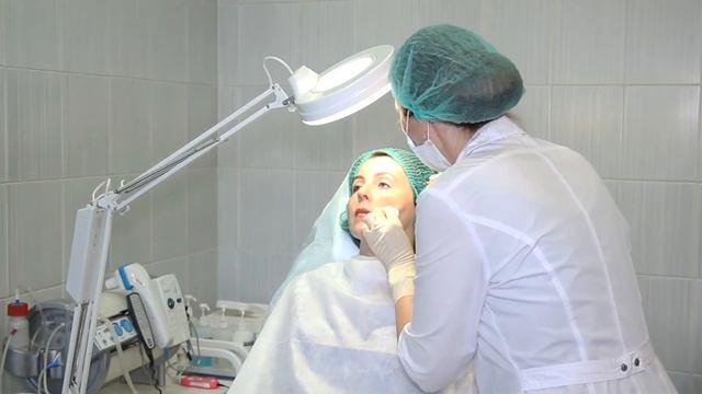 Коррекция носослезной и пальпебромалярной борозды. OVERAGE (Mesotech, Italy) смотреть онлайн