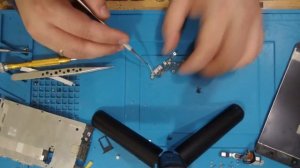 NOKIA 6 (TA-1021) не заряжается. Замена разъема питания. Разборка