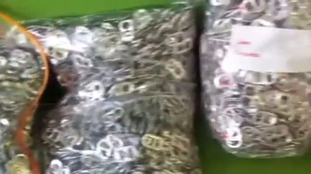 Scott warrens ring pulls of his VB cans смотреть онлайн