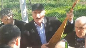 Подполковник Ибрагимов Джамалудин Гасанович, в кругу своих друзей.Тляратинский район село Чилда.